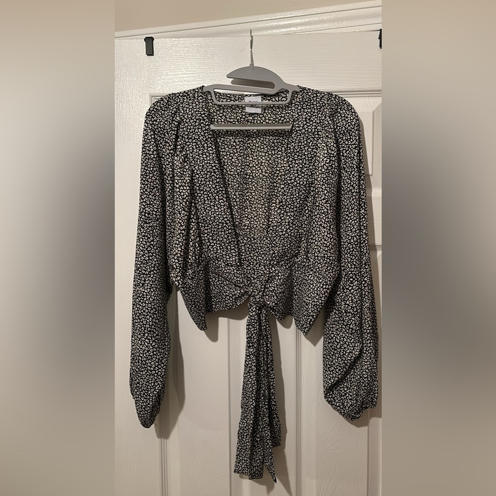 Princess Polly black and whitete cropped tie front blouse